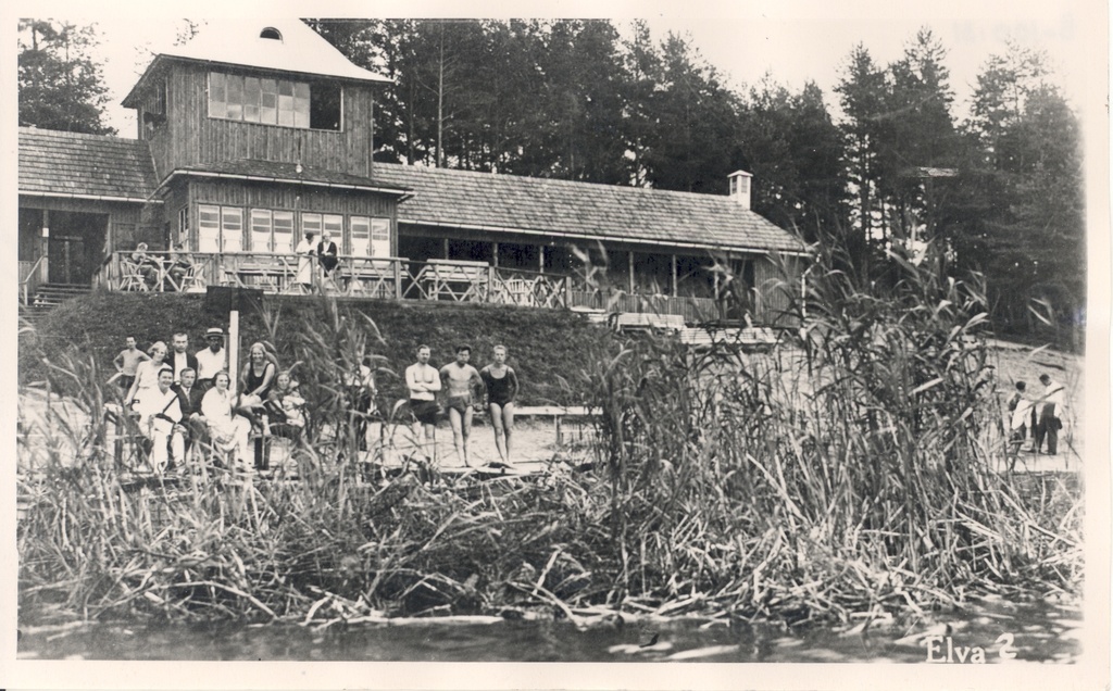 Jaan Kärner (sides on the left with black six) and Hugo Raudsepp (from the left, with shoulder cabinet) in Elvas