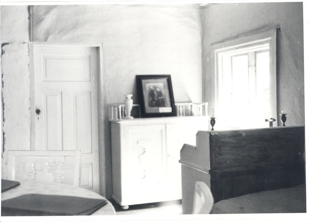 Aino Kalda Summer House in Cassar. Interior view