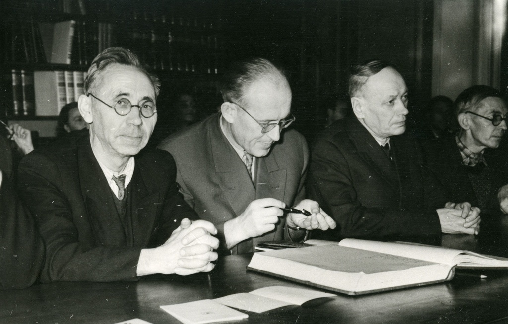 Kreutzwald Day ENSV he Fr.R. Kreutzwaldi nim. The Museum of Literature 26-27.12.1960. VAS. : August Annist, August Sang, Nigol Andresen, Leo Anvelt.