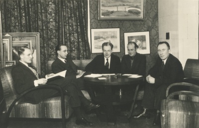 Management of the Art Club 1937 from the left: Sitska, Jaan Kitzberg, Peet Vallak, Kaarli Aluoja, Juhan Püttsepp  duplicate photo