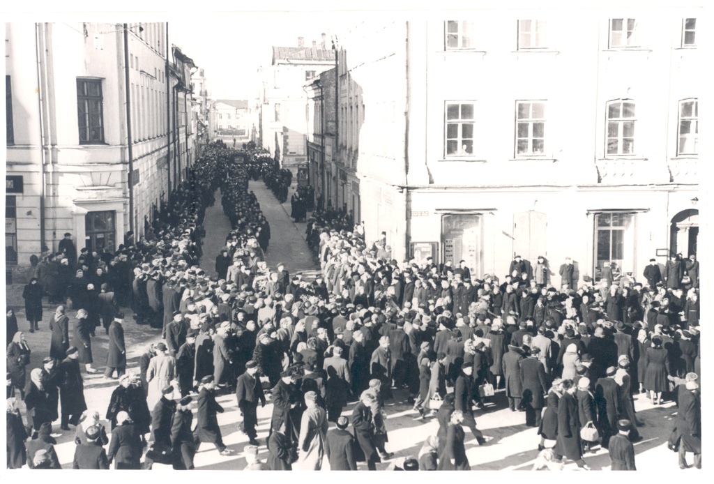 Wound, Give a funeral on June 21st Street. 17.03.1957.