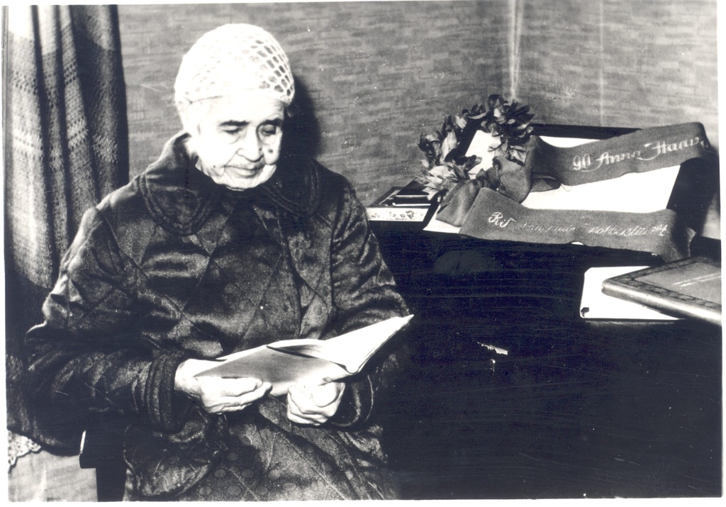 Wound, Give 90.a. On the birthday of October 15. 1954