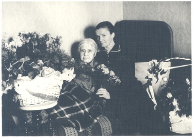 Wound, give career Meeta Haldre on October 15. 1954  duplicate photo