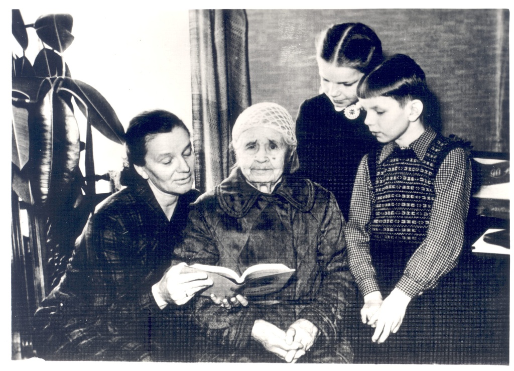 Wound, Anna, Meet Haldre, Anu Haldre and Tõnu Haldre in 1954.