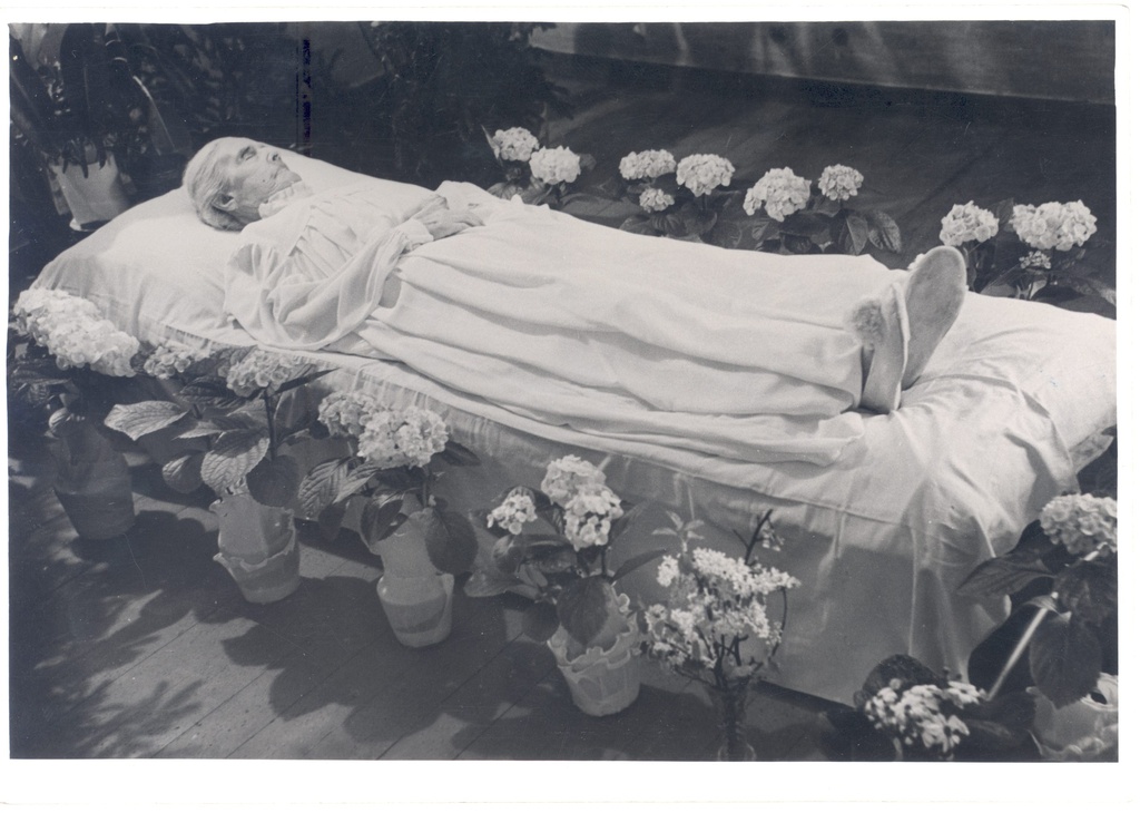 Wound, Anna at home on the table 13.03.1957
