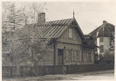 Wound, Anna residence in Tartu 1925-1927.- Teacher Tän. 8, 2nd floor, window towards the garden, entrance from the right end  similar photo