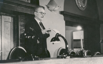 FR. In Tuglas opens the IV Congress of the Estonian Association of Writers  duplicate photo