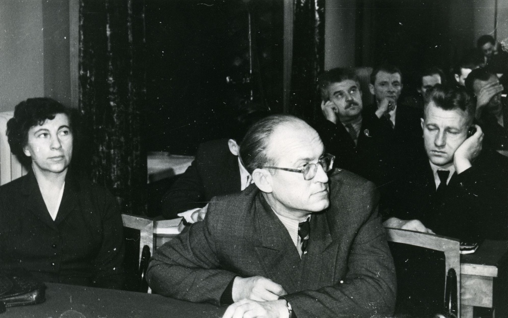 View of the meeting hall of the IV Congress of the Estonian Association of Writers of the USSR in 1958. Previous Kersti Sang-Merilaa, on the right August Sang