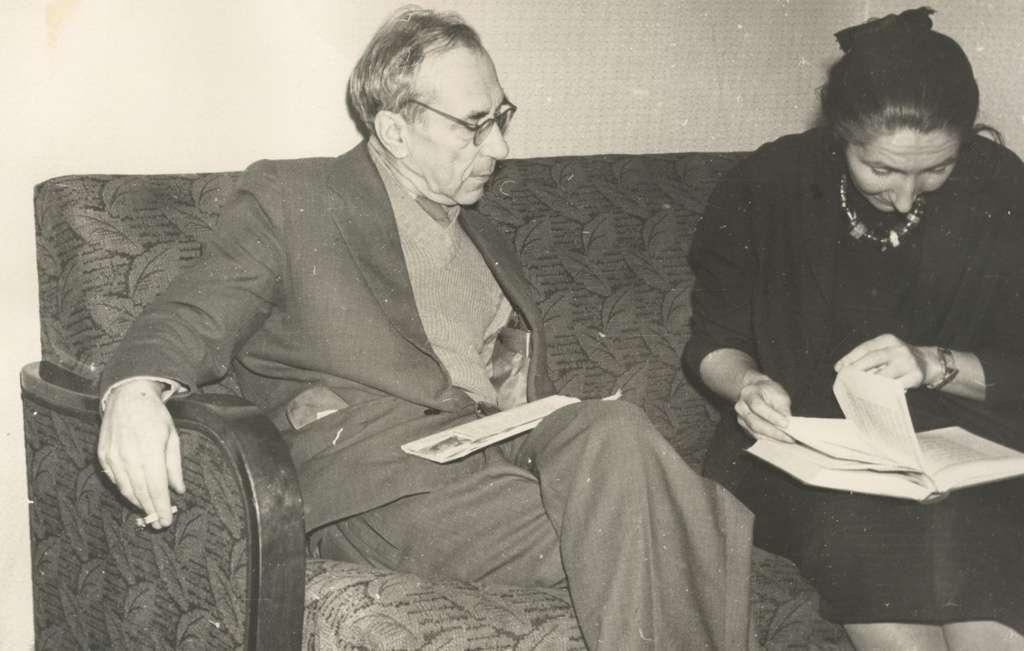 From the left: Mart Raud and Helene Siimisker 27 November 1959 in Tallinn