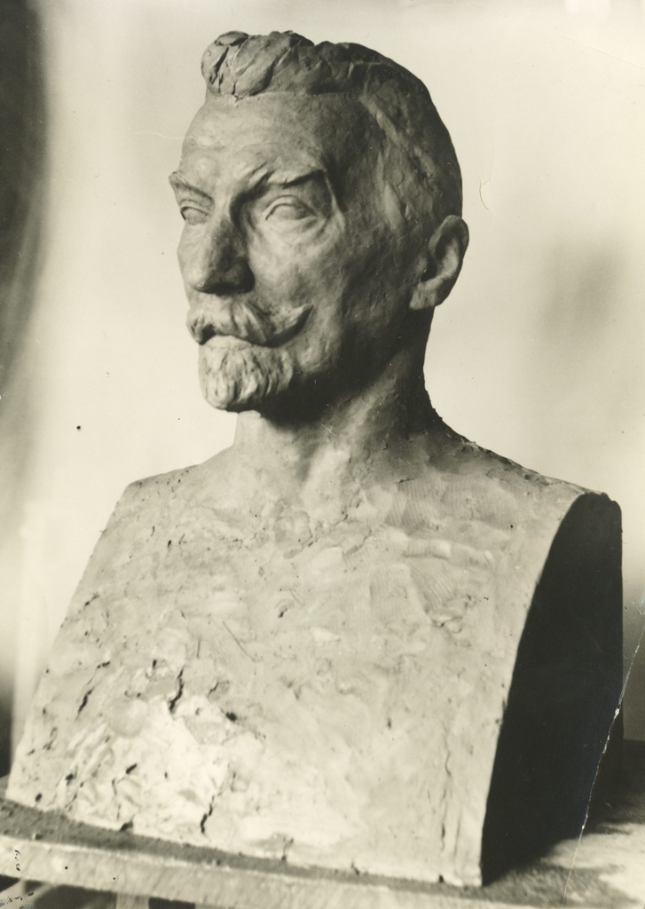 J. Koort, Aug. Kitzbergi büst (self)