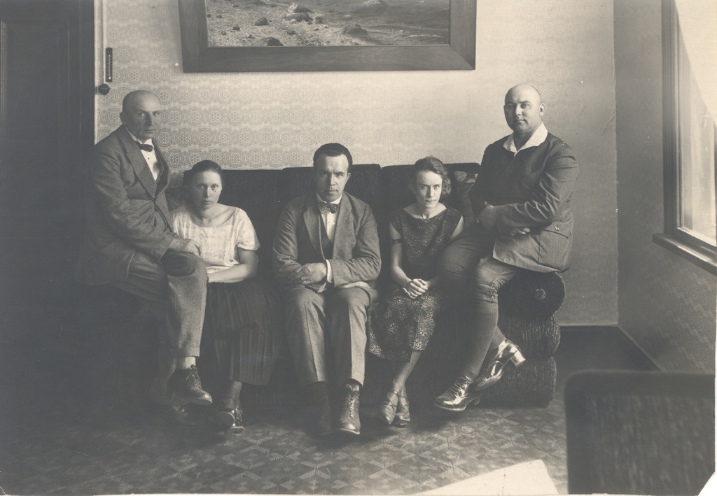 Pärnus 1 J. Vahtra, 2) J. Vogel, 3) Şerbakoff-Süvalo, 4) e. Vares-Barbarus, 5) J. Vares-Barbarus