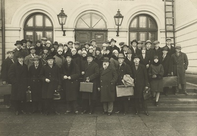 "Pallase" excursion to the country in 1928  duplicate photo