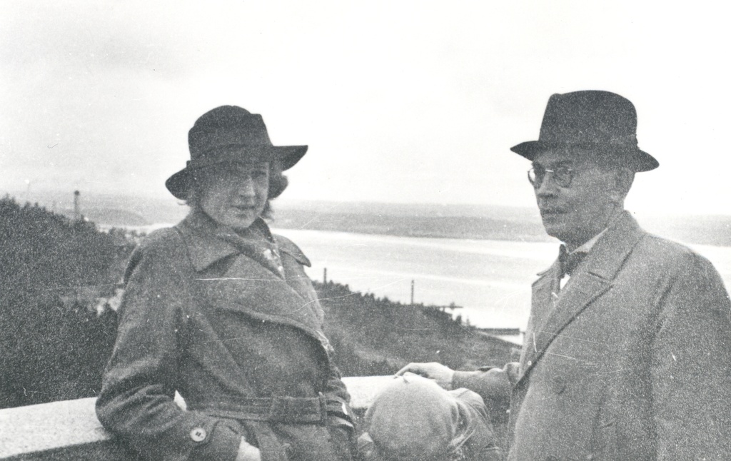 S. Oinas-Kurvits and f. Tuglas in Finland, Punkaharju, June 1938