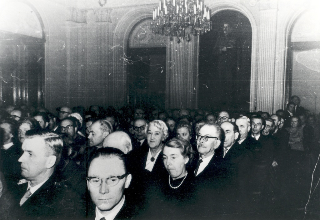 Hans Kruusi jubilee in the 70th century in his presidium hall. III row from right 1) Fr. Tuglas, 2) e. Tuglas 1961