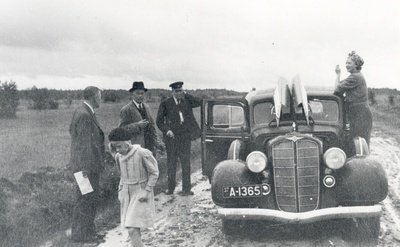P. Kurvits, e. Eesorg, f. Tuglas, driver?, e. Tuglas Plussa river, summer 1937  duplicate photo