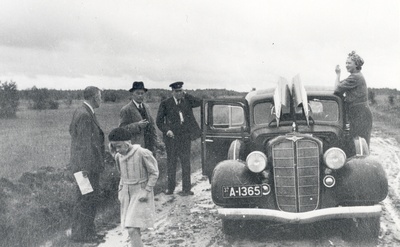 P. Kurvits, e. Eesorg, f. Tuglas, driver?, e. Tuglas Plussa river, summer 1937  duplicate photo