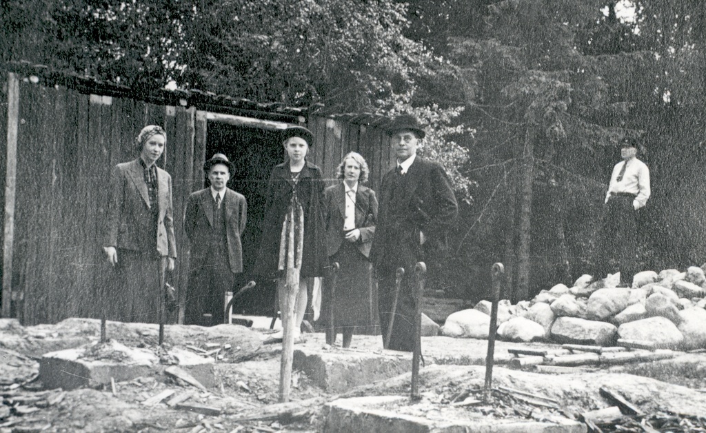 E. Tuglas, p. Kurvits, e. Eesorg, s. Oinas-Kurvits, f. Tuglas Munamäel, June 1938