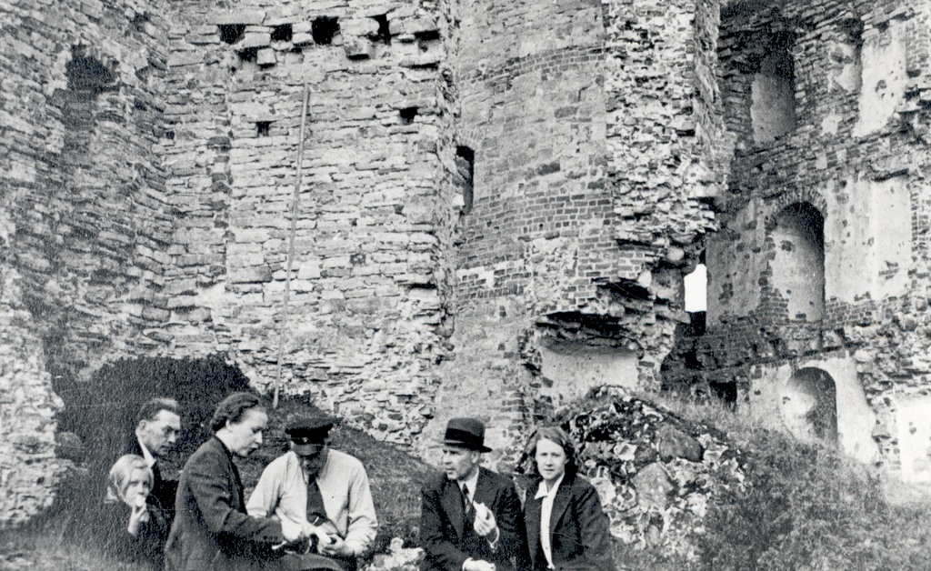 E. Eesorg, f. Tuglas, e. Tuglas, ?, p. Kurvits, s. Oinas-Kurvits Vastesliinas, June 1938