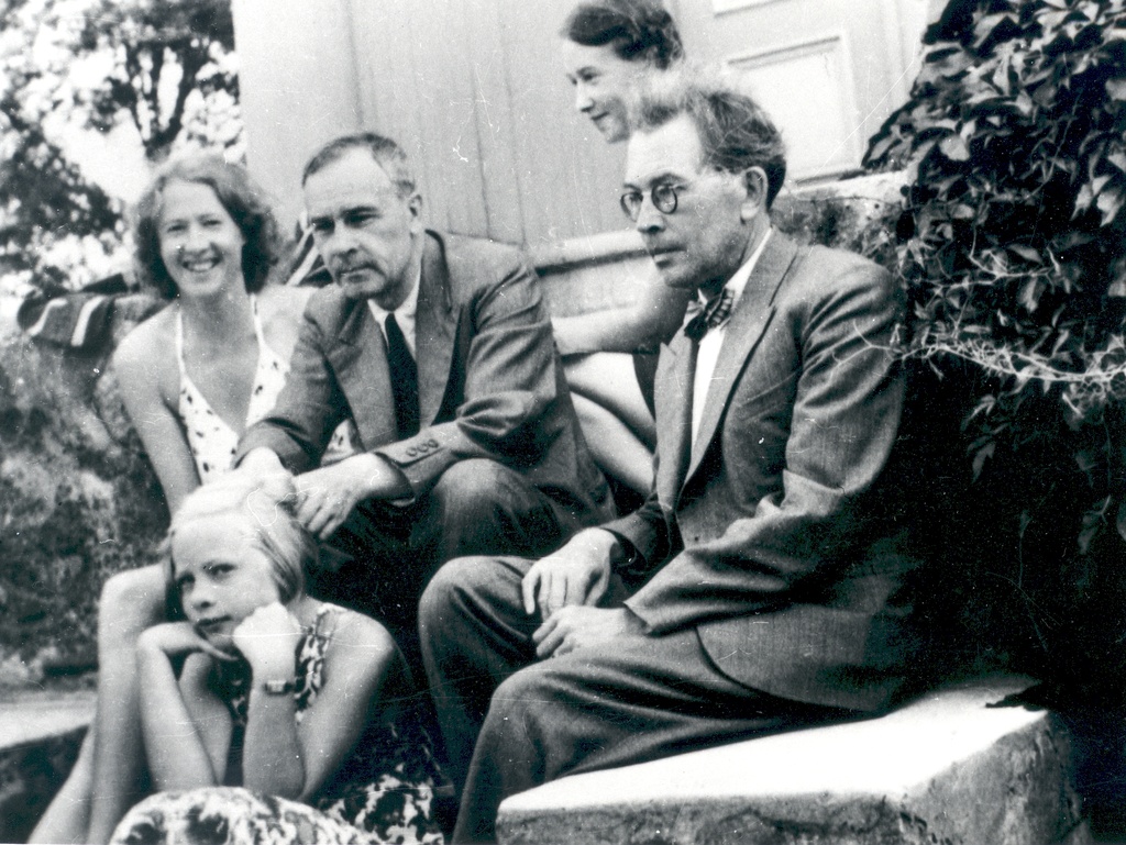 S. Oinas-Kurvits, e. Eesorg, p. Kurvits, e. Tuglas, f. Tuglas Meriväljal, aug. 1939