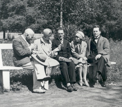 J. Vares-Barbarus, e. Tuglas, h. Talvik, e. Vares, f. Tuglas Pärnus 1929  duplicate photo