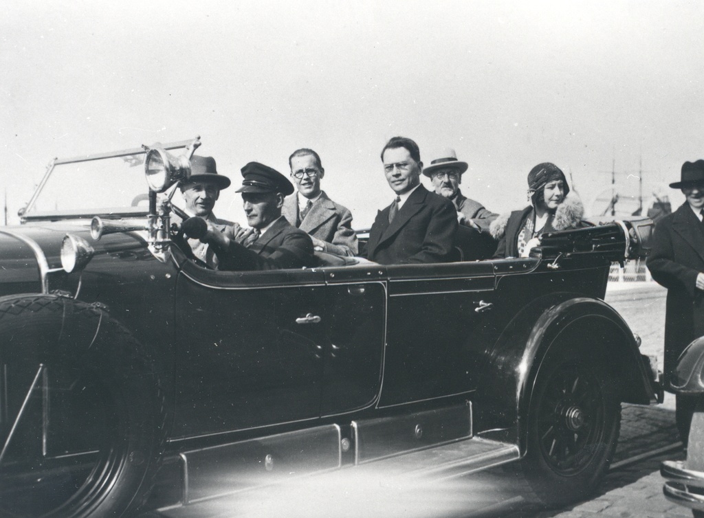On the way with Finnish writers from the port of Tallinn, May 29, 1931. VAS: K. Ast-Rumor, driver, L. Viljanen, f. Tuglas, J. Kianto, e. Vaara?