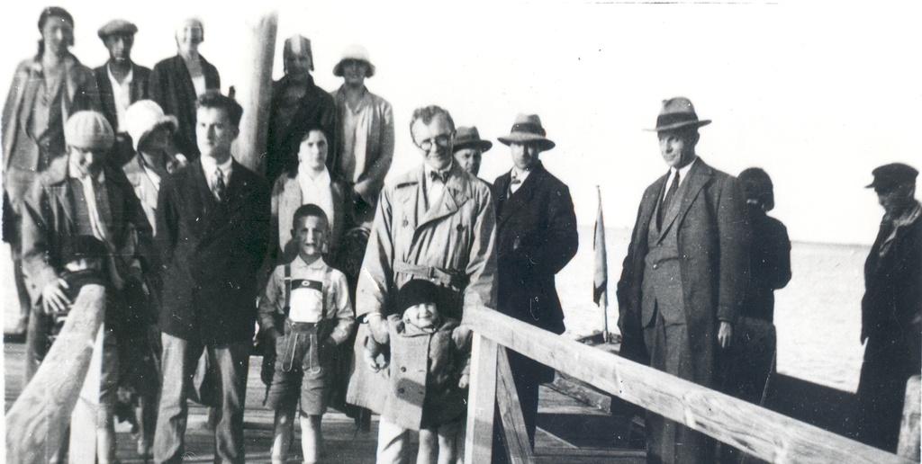 Haapsalu 1931. Back vas. 1) e. Tuglas