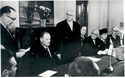 Finnish guests in Tallinn in 1964. From the right: 1) Friedebert Tuglas, 2) Sylvi Kekkonen  duplicate photo