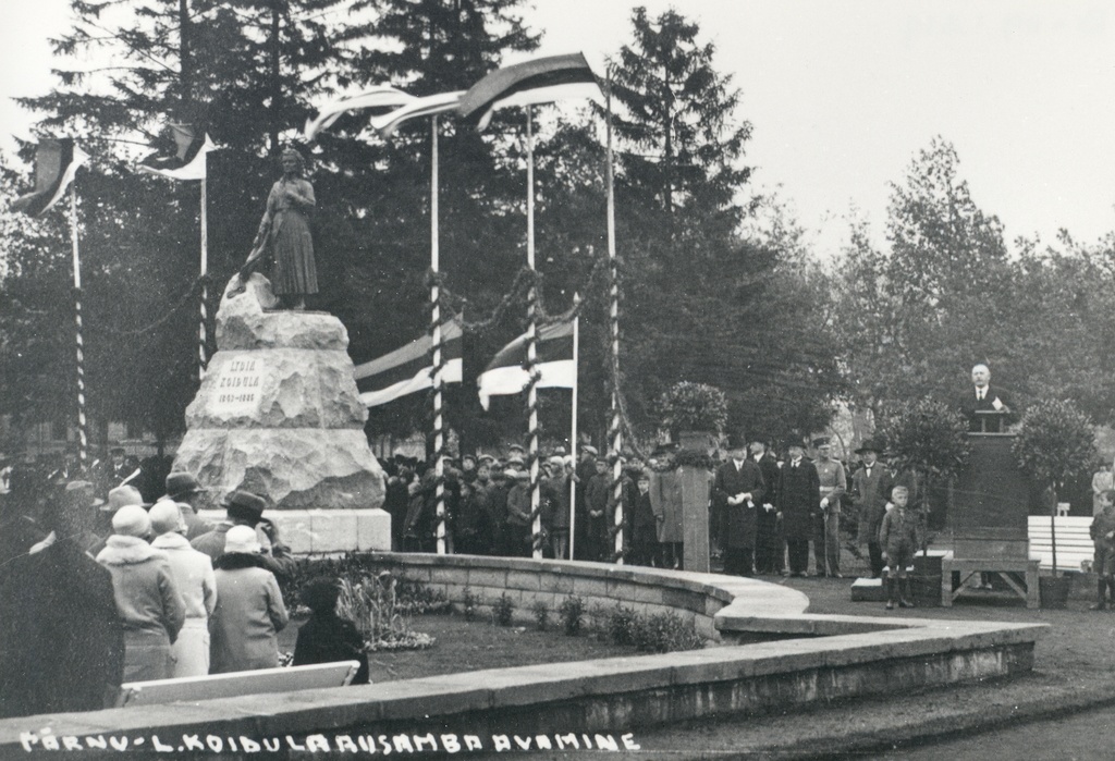 Pärnu. Opening of the fair pillar of L. Koidula on July 8, 1929