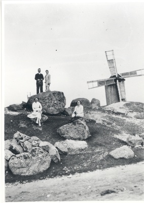 On the island of Vorms, July 1931. Back vas. F. Tuglas  duplicate photo