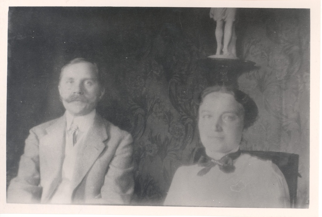 Vilde, with Eduard's wife in the summer of 1913 in Copenhagen