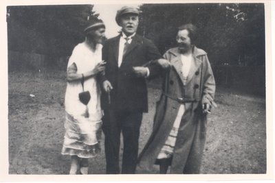 Vilde, Eduard with two unknown Narva-Jõesuusu in 1925. (?)  duplicate photo