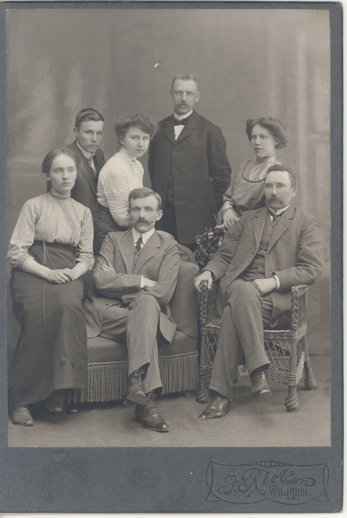 Group picture: h. Jürgenstein, Ed. Schönberg, h. Raska, J. Latik, Siimer, m. Kaer, Soosaar