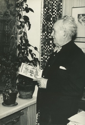 Erni Mouse on 75th anniversary 24.03.75 at his home  duplicate photo