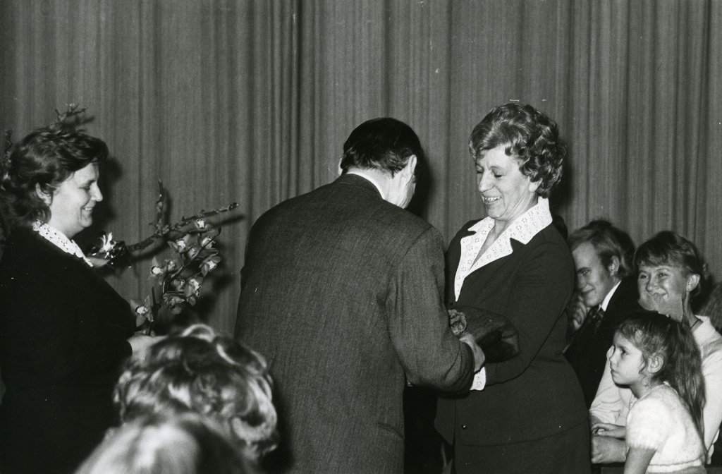 The 60th anniversary of the Kersti Merilaasi in the House of Writers 7. XII 1973 Vasakul Ellen Niit