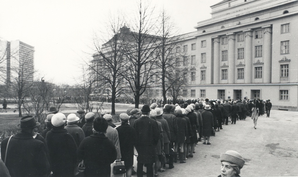 FR. The funeral of Tuglase 20. IV 1971