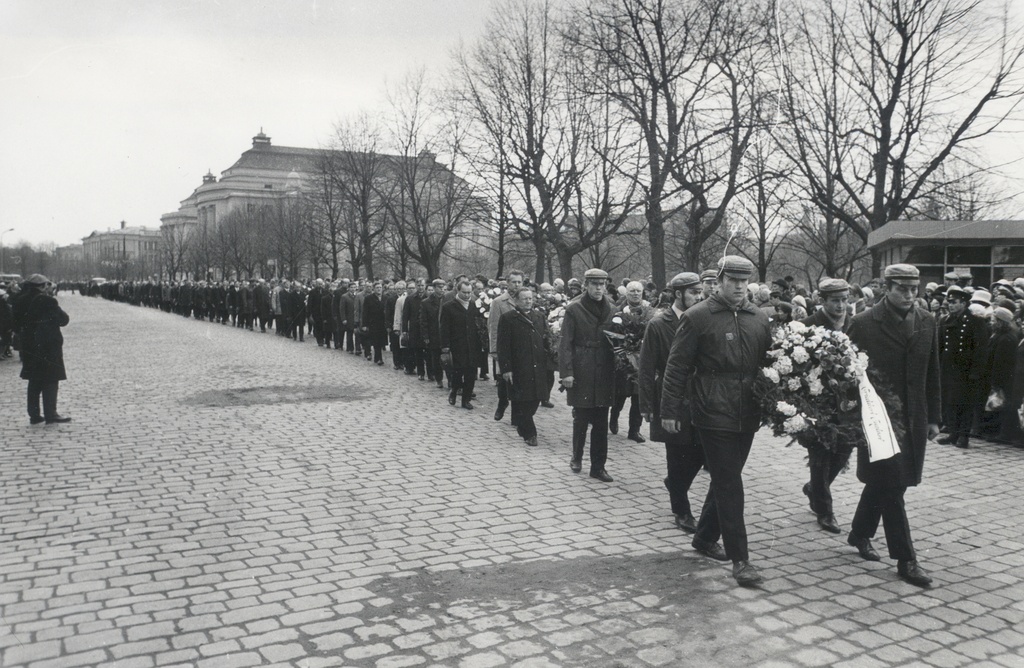 FR. The funeral of Tuglase 20. IV 1971