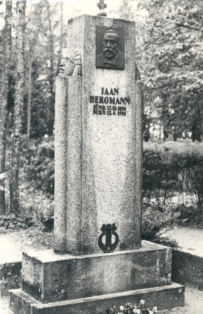 Jaan Bergmann's grave Touch on the cemetery