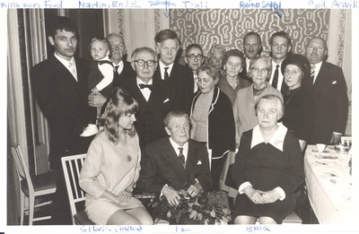 The 90th birthday of Johannes Aaviku in Stockholm. Seats: 1) Silvia Zieger (John. Daughter of Aaviku), 2) John Aavik, 3) Alexander Aavik. Stand by: 1) Fred Zieger (Silvian man), 2) son Martin, 5) Künnapas, 6) V. Tauli, 12) Reino Sepp, 14) Paul Aavik (John. Uncle of the Aaviku)  duplicate photo