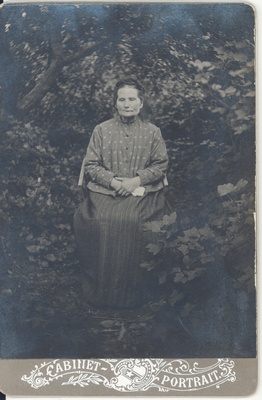 Johannes Aaviku's mother Ann Aavik approx. 1908  duplicate photo