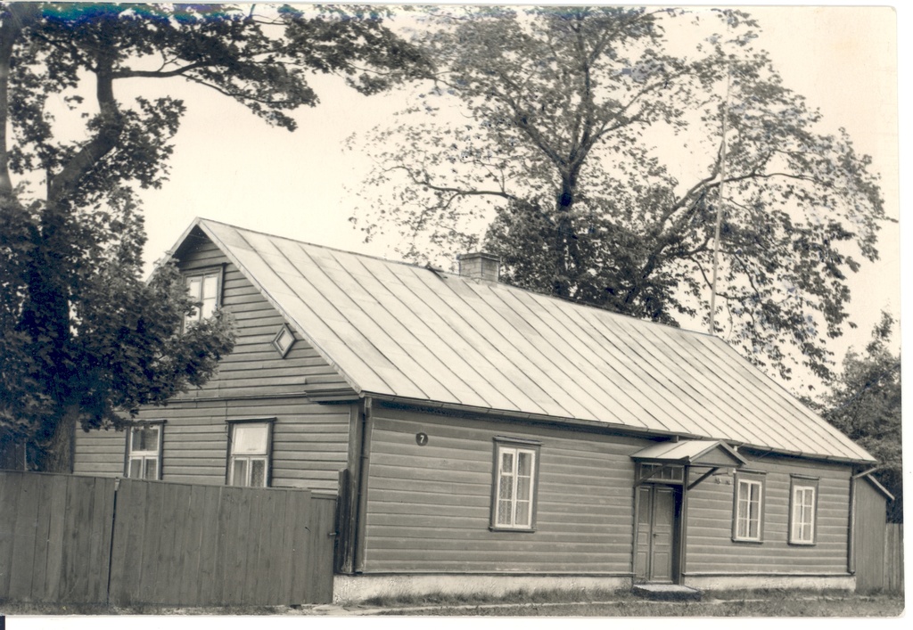 Johannes Aaviku residence in Kuressaare Vallimaa tn. 7