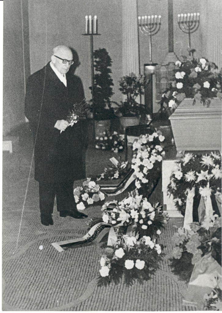 Joseph Aavik. Uncle John at the Cross of Aaviku