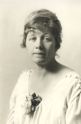Under, Marie u. 1918 a.  duplicate photo