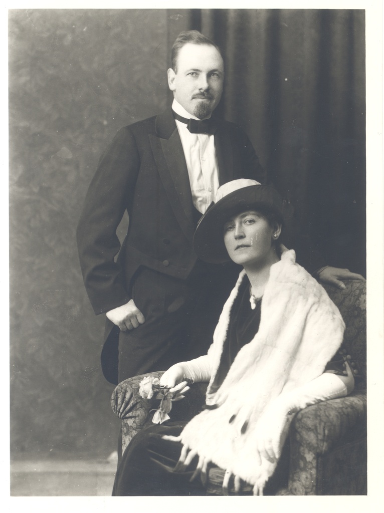 Bernhard Linde's wife