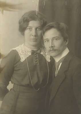 Karl and Alma Ast Petersburg in 1916.  duplicate photo