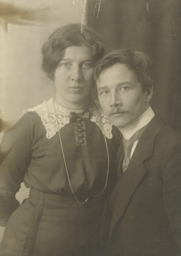 Karl and Alma Ast Petersburg in 1916.