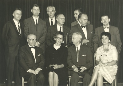 I row vas. : Hanno Compus, Salme Ekbaum, Karl Ast, Asta Willmann, II row vas. : Harri Asi, Aleksis Rannit, Ants Oras, Eduard Krantz, Edgar Valter Saks at the PEN Congress in New York in 1966  similar photo