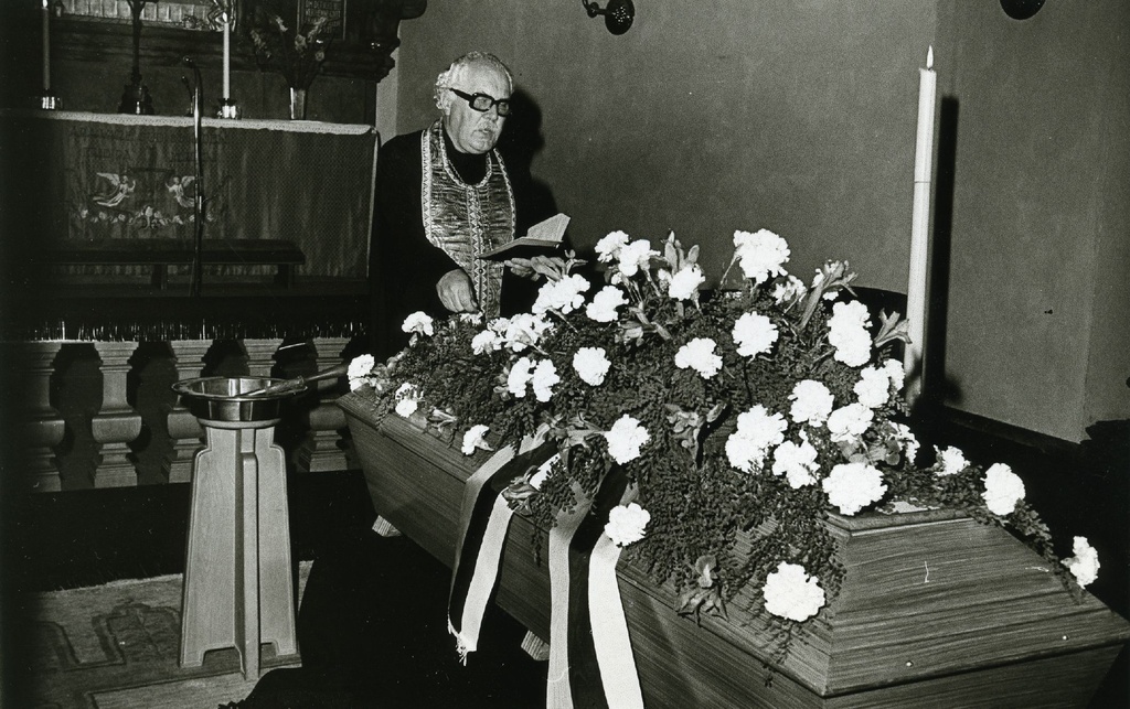 Karl Ristikivi funeral at the Church of Stockholm Jacob 17.08.1977. Speaks the chief priest n. Raag