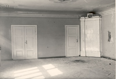 FR. R. Kreutzwald house hall before repair in 1941.  similar photo