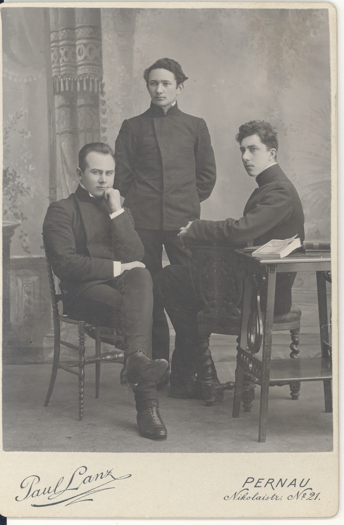 Johannes Vares-Barbarus (first left) with fellow students in Pärnu