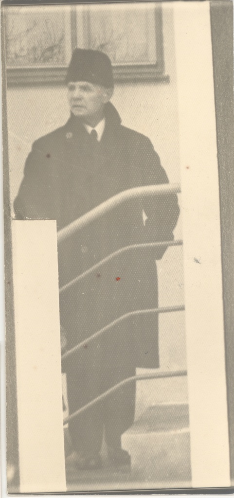 K. e. Sööt on the staircase of Einasto House, 1938